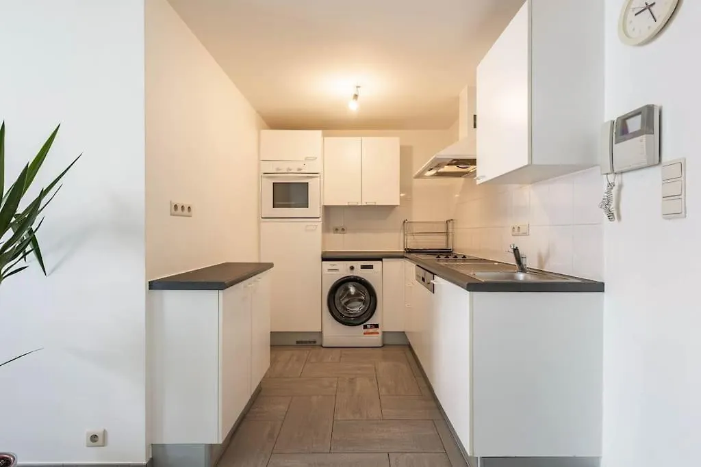 Beautiful 1Br/1Bar Apartment In E.U. District Брюссель
