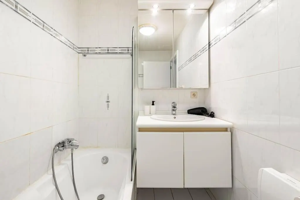 Beautiful 1Br/1Bar Apartment In E.U. District Брюссель Бельгия