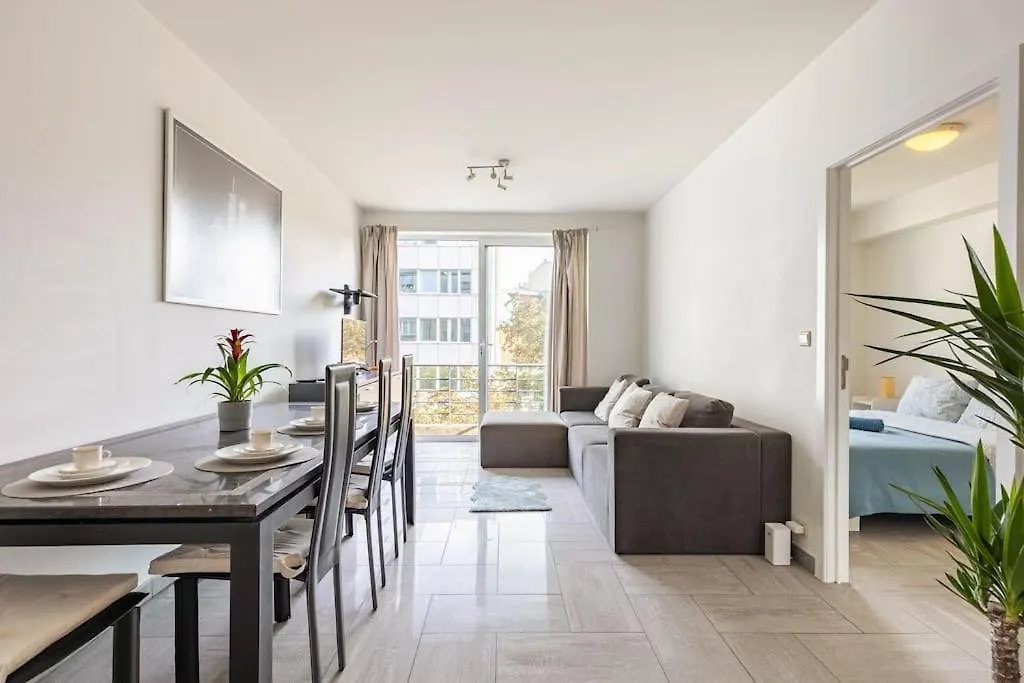 Beautiful 1Br/1Bar Apartment In E.U. District Брюссель